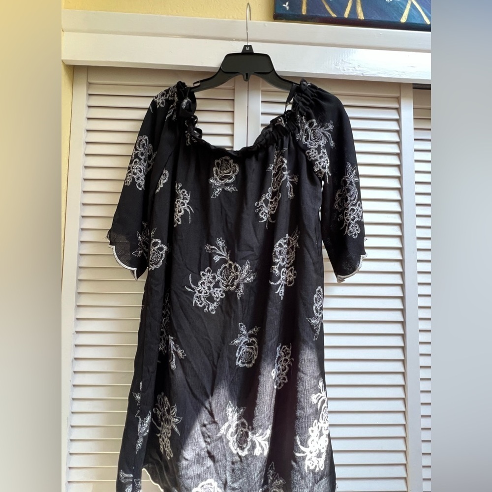 C Women’s Sz M Black and White Floral Roses Dress Midi Style Lined